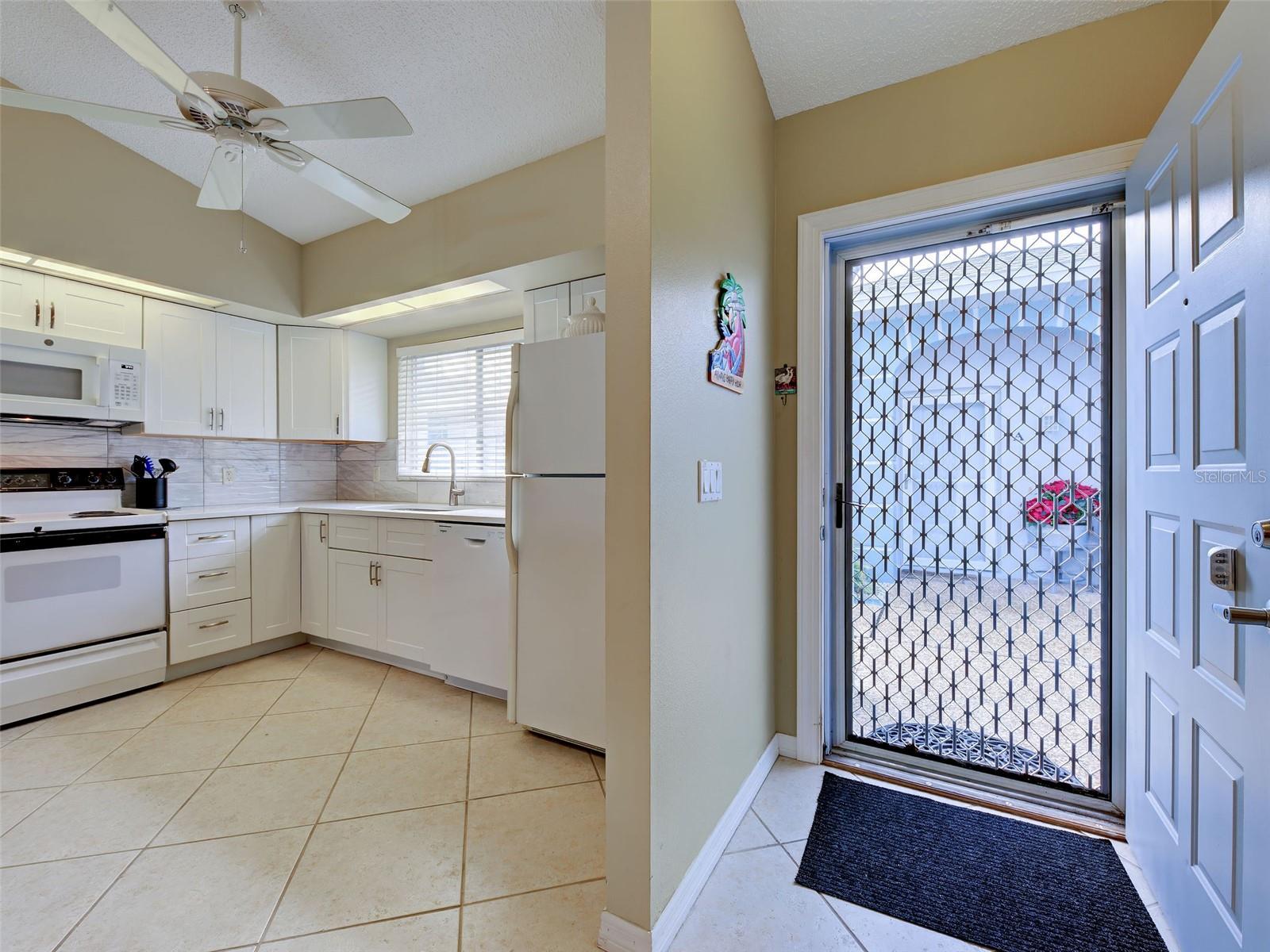 foyer into the kitchen - 6527 HAMLET DR #26B, ENGLEWOOD