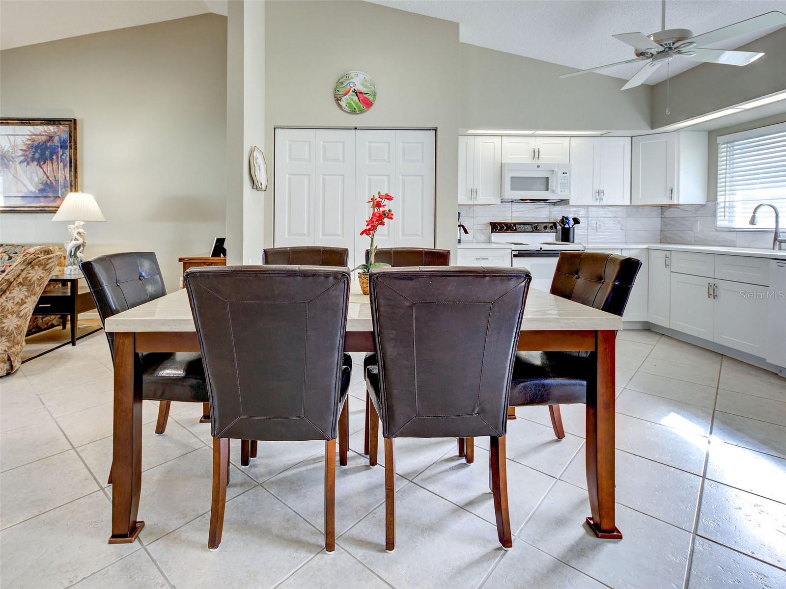 eat in kitchen 16 x 15....family/friends time - 6527 HAMLET DR #26B, ENGLEWOOD