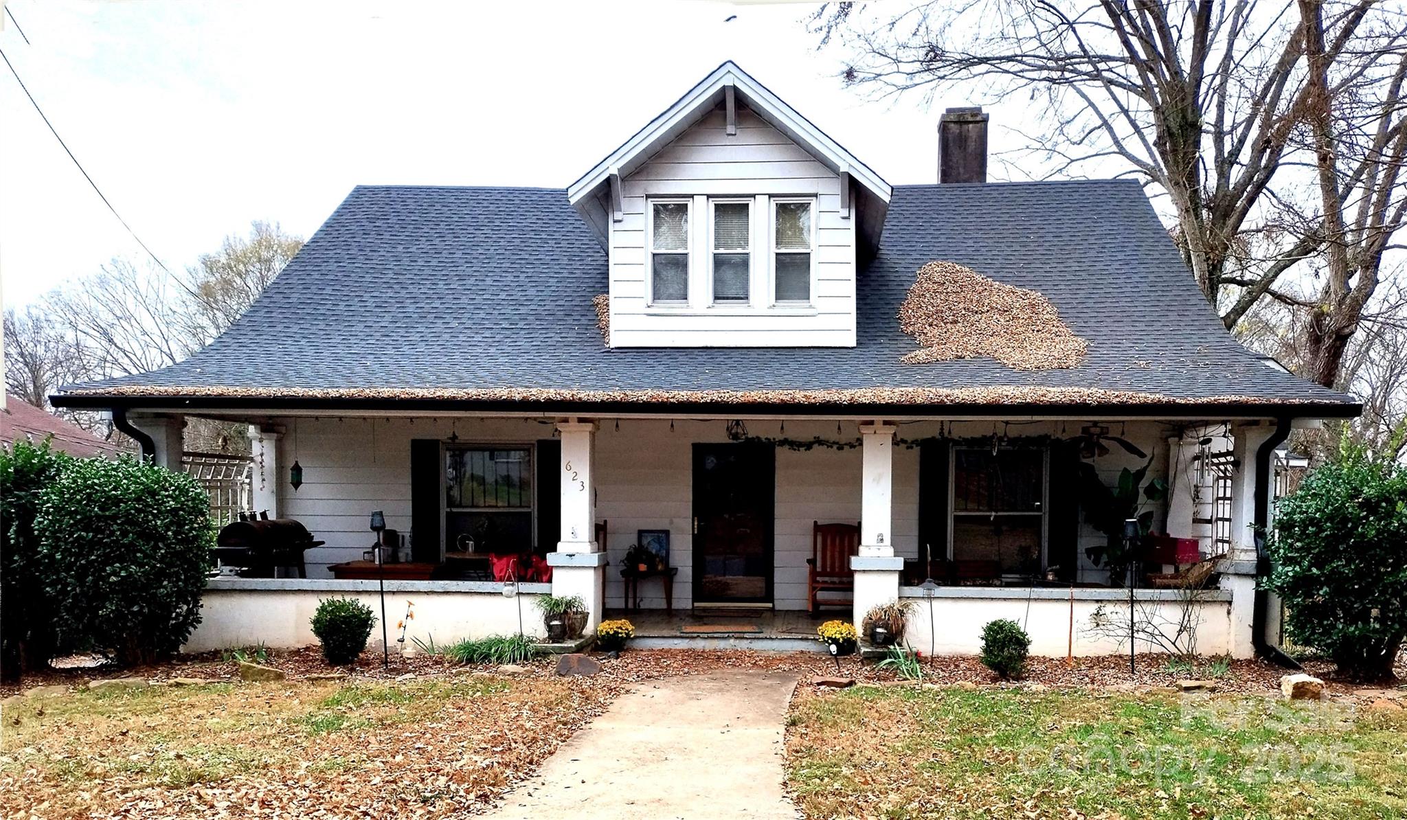 Single Family Residence at 623 4th Avenue SW, Hickory, photo 2 of 3