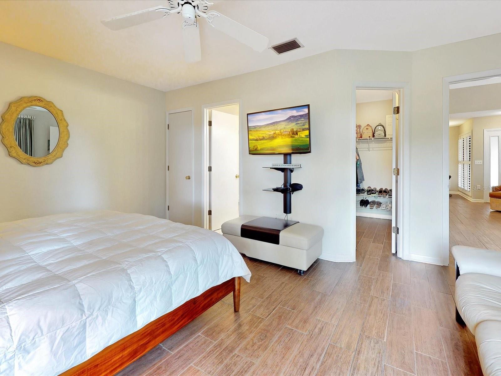 Walk in closet on the right, linen closet left. Open door is the en-suite bathroom - 112 COVENTRY LN, HAINES CITY