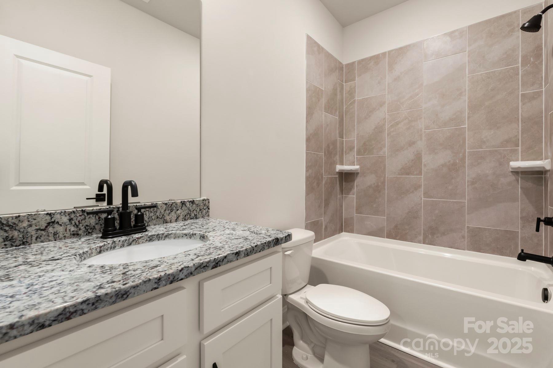 secondary bathroom - 125 Colonial Reserve Avenue, Troutman