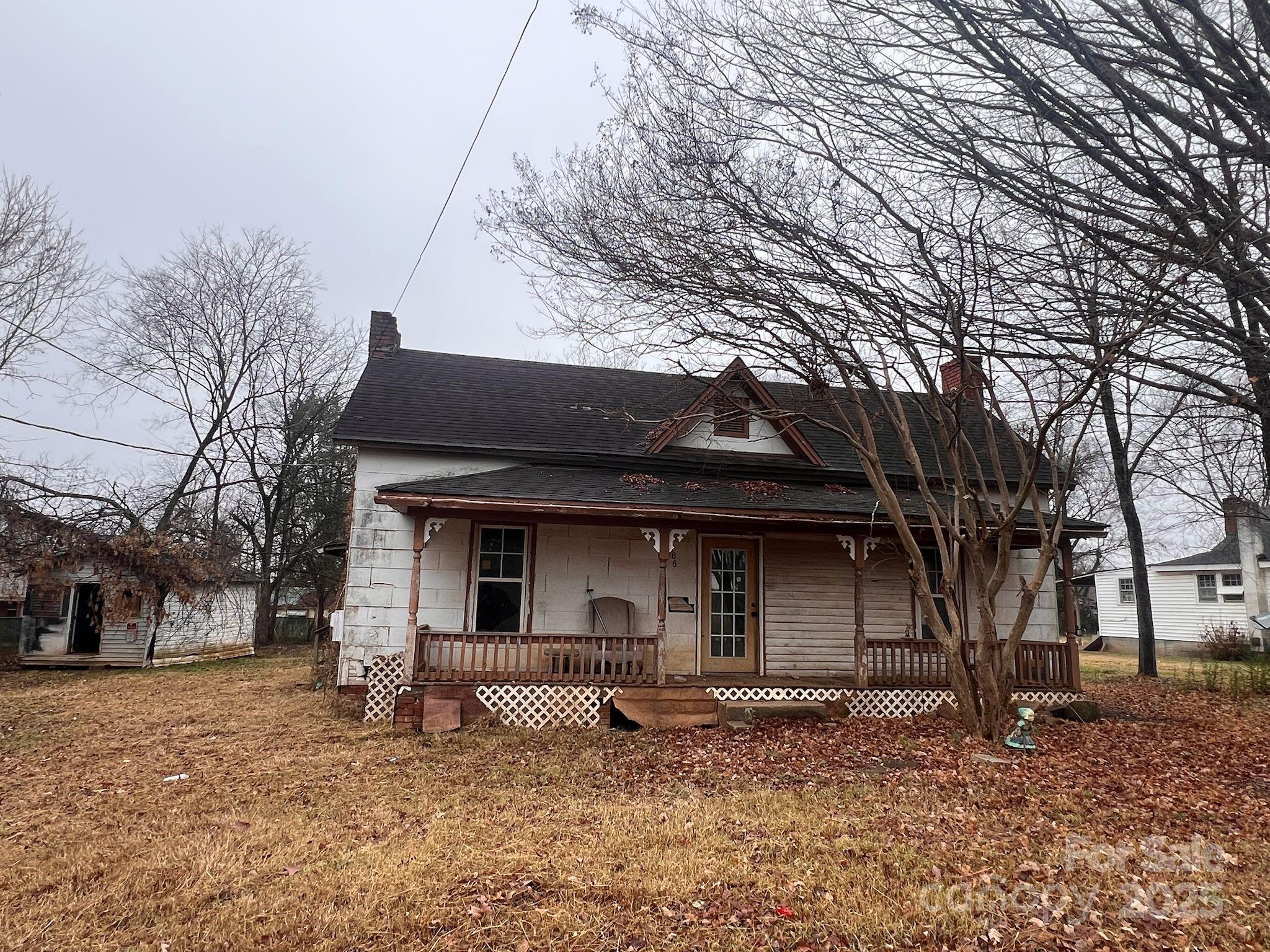 Single Family Residence at 188 Wall Street, Mocksville, photo 2 of 13