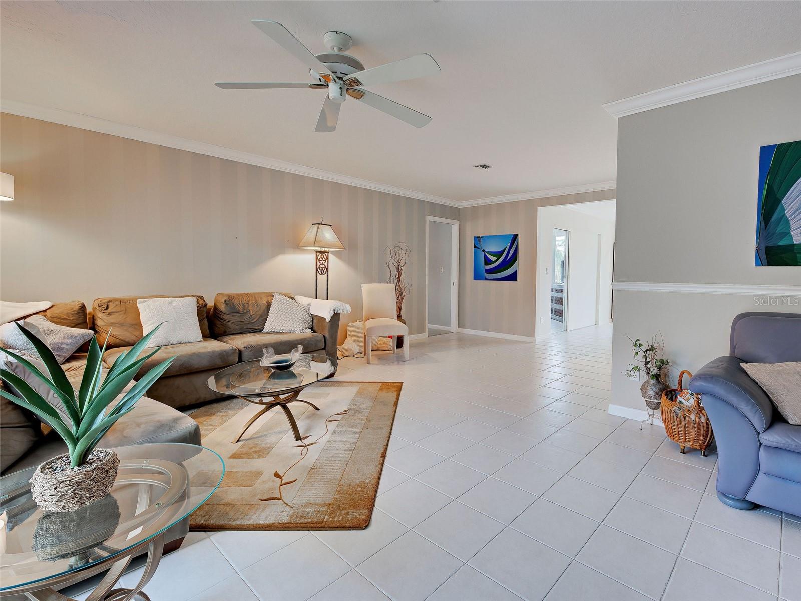 Single Family Residence at 325 FIESOLE ST, VENICE, photo 4 of 23
