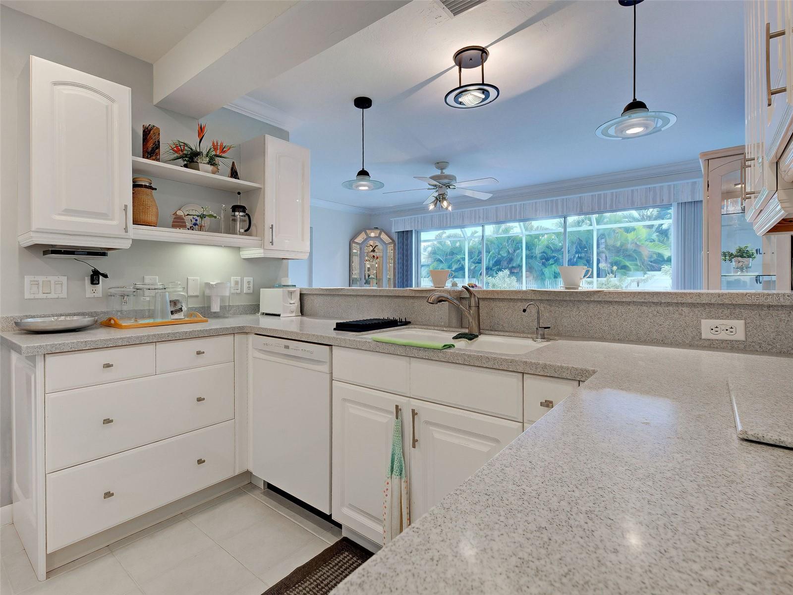 Single Family Residence at 325 FIESOLE ST, VENICE, photo 7 of 23