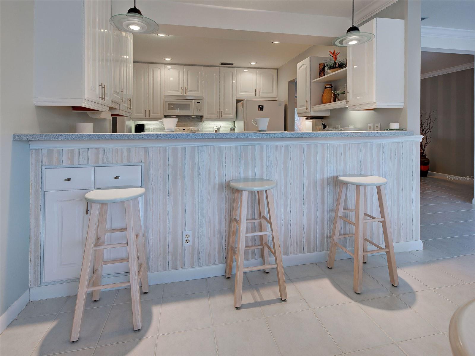 Single Family Residence at 325 FIESOLE ST, VENICE, photo 9 of 23