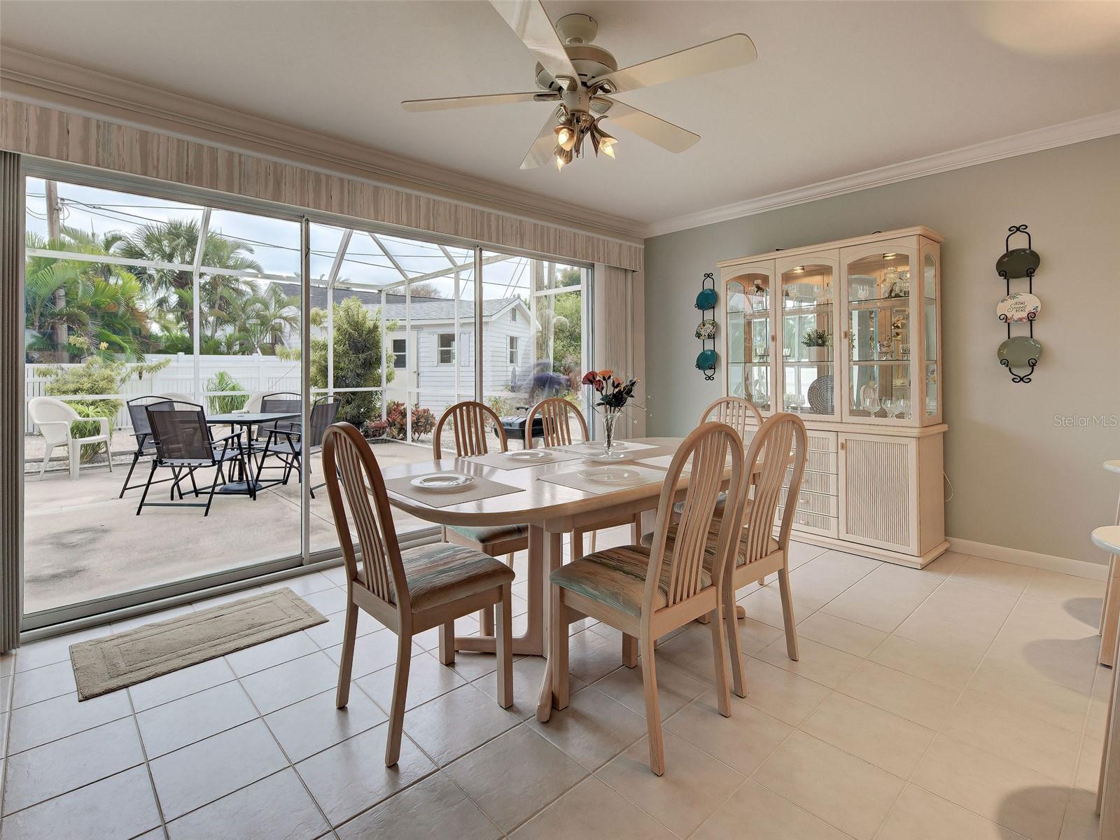 Single Family Residence at 325 FIESOLE ST, VENICE, photo 10 of 23