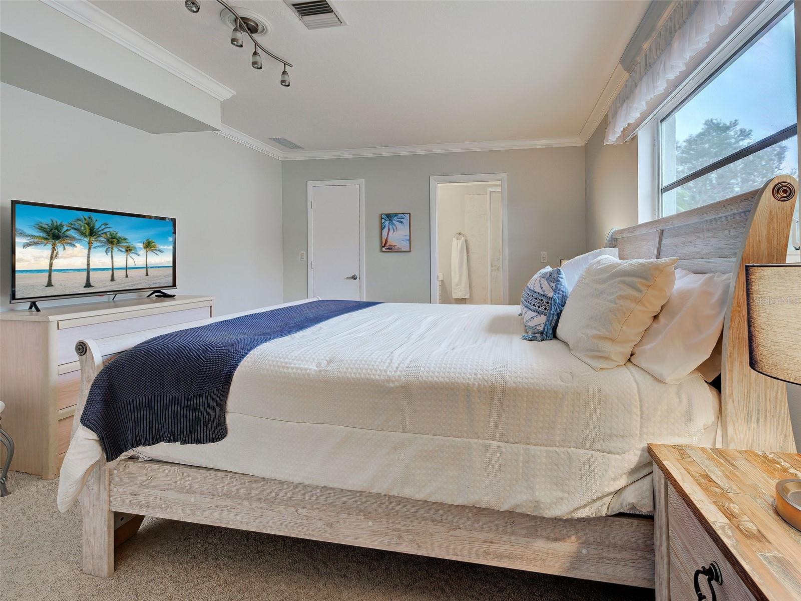 Single Family Residence at 325 FIESOLE ST, VENICE, photo 12 of 23