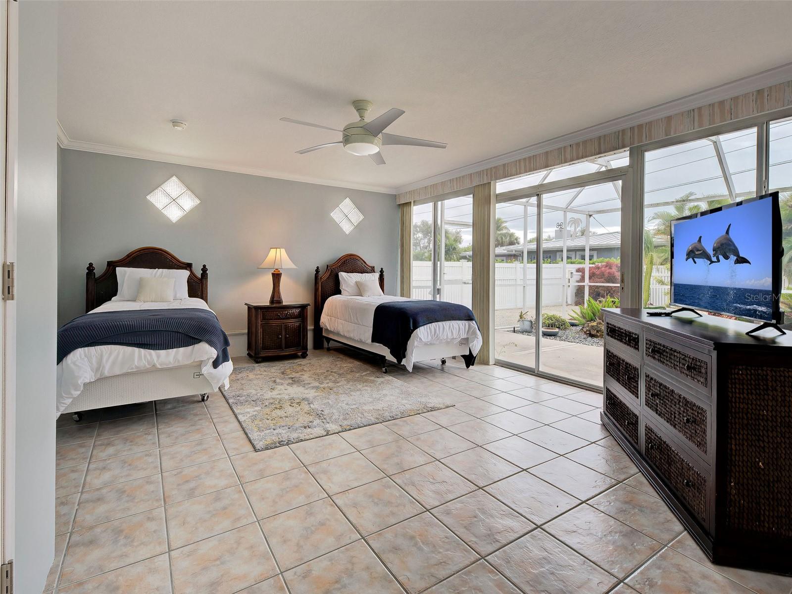 Single Family Residence at 325 FIESOLE ST, VENICE, photo 14 of 23