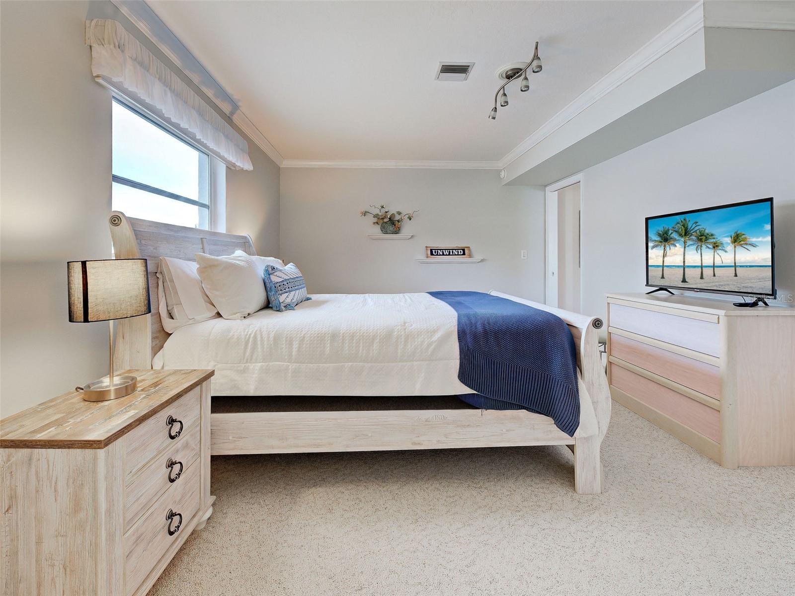 Single Family Residence at 325 FIESOLE ST, VENICE, photo 18 of 23