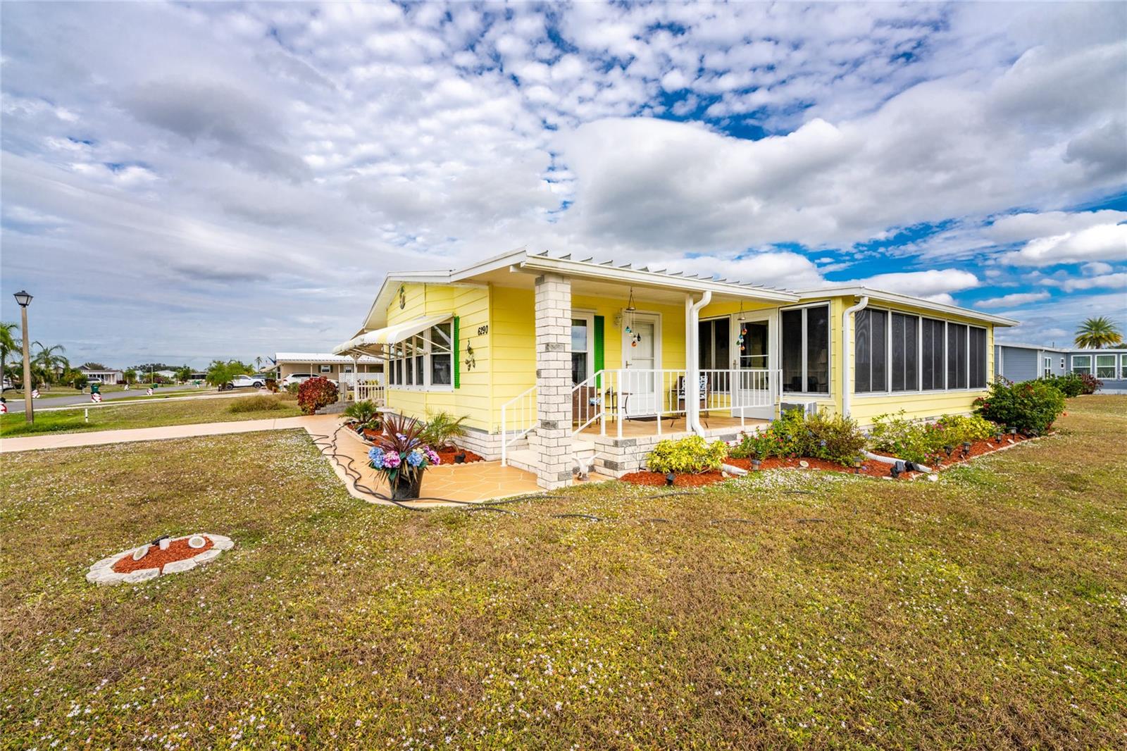 Manufactured Home at 6290 GREENFINCH RD, ENGLEWOOD, photo 6 of 50