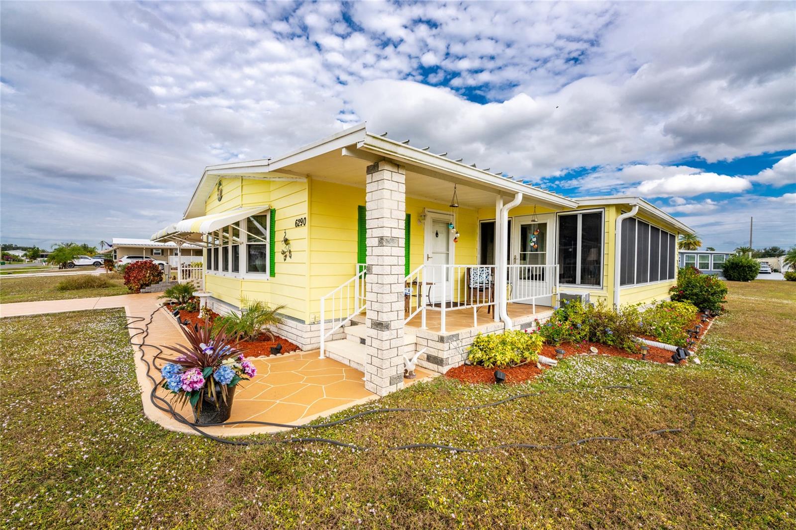 Manufactured Home at 6290 GREENFINCH RD, ENGLEWOOD, photo 8 of 50