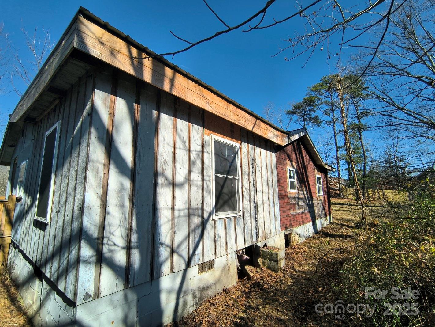 Left Side of Home - 28 Pearl Street, Black Mountain