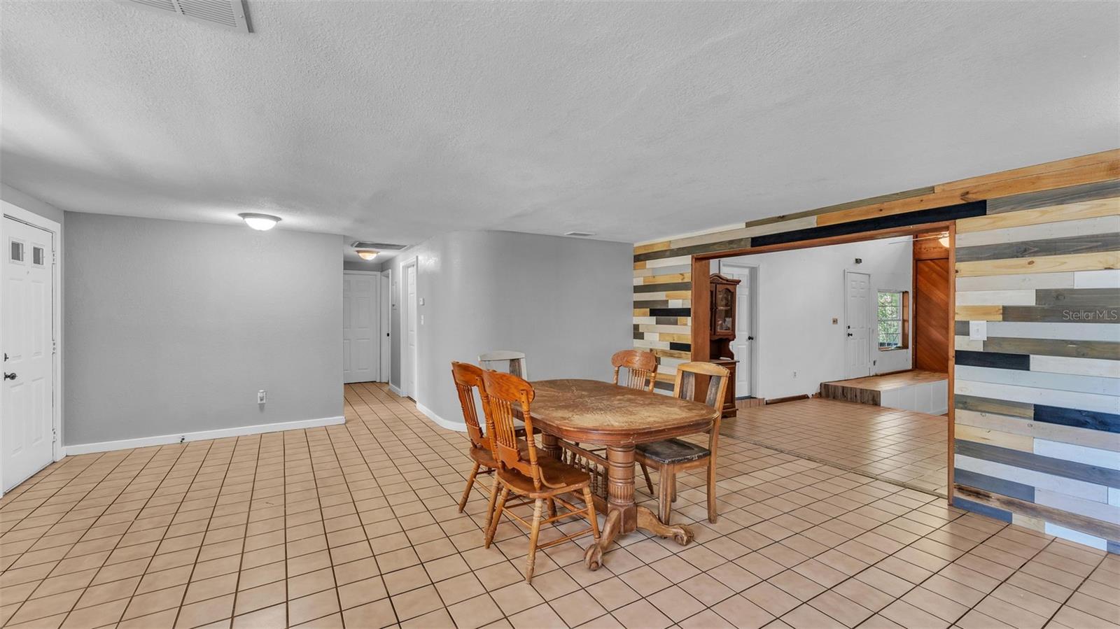 Single Family Residence at 503 MARIANNA RD, AUBURNDALE, photo 6 of 34