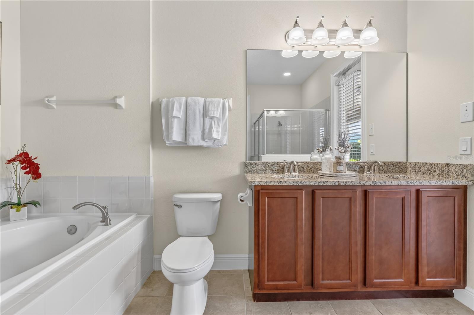 Ensuite Primary Bath with Garden Tub and Glass Enclosed Shower - 7639 WILMINGTON LOOP, KISSIMMEE