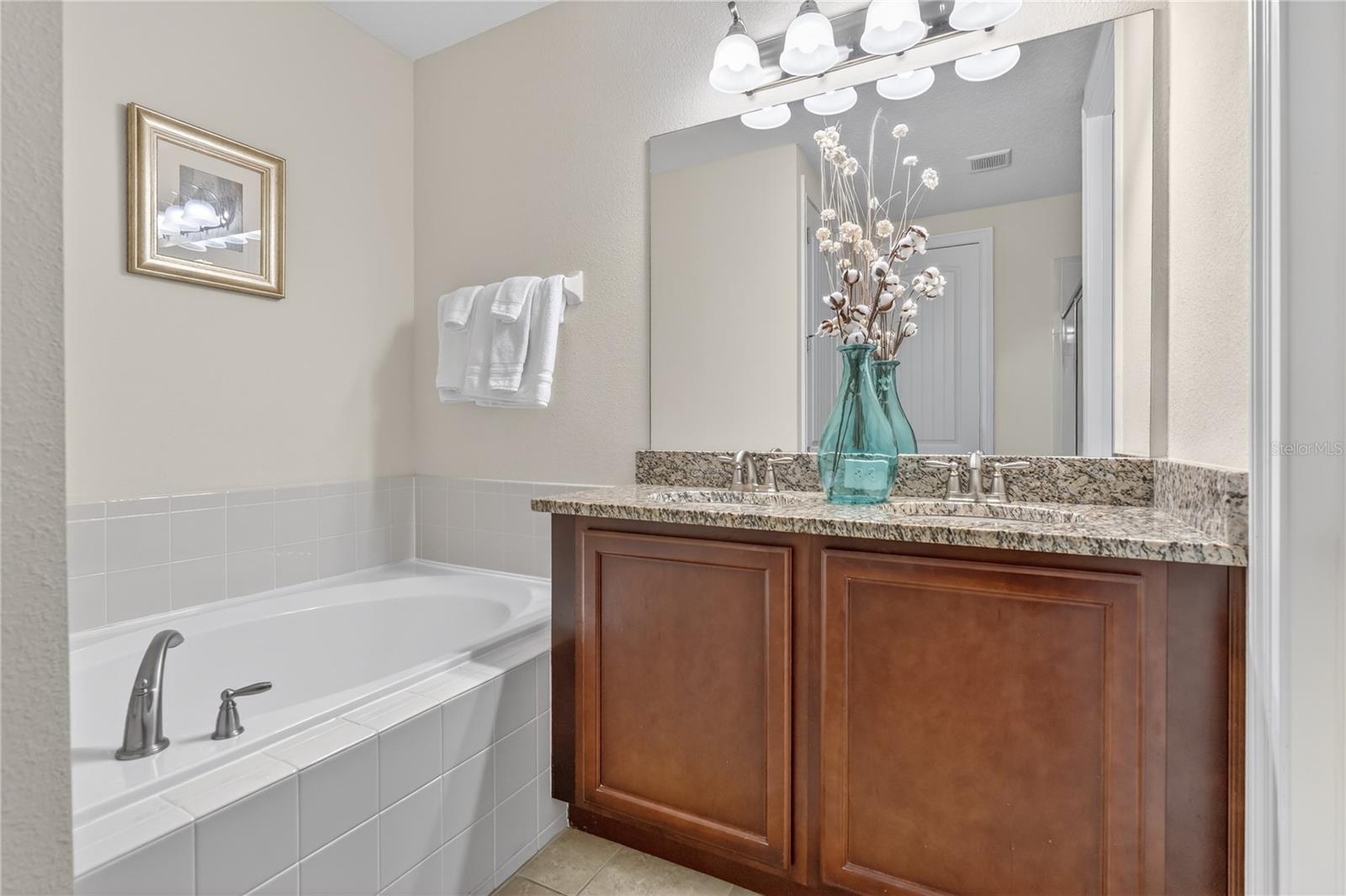 Full Spa Like Ensuite with Garden Tub and Glass Enclosed Shower - 7639 WILMINGTON LOOP, KISSIMMEE