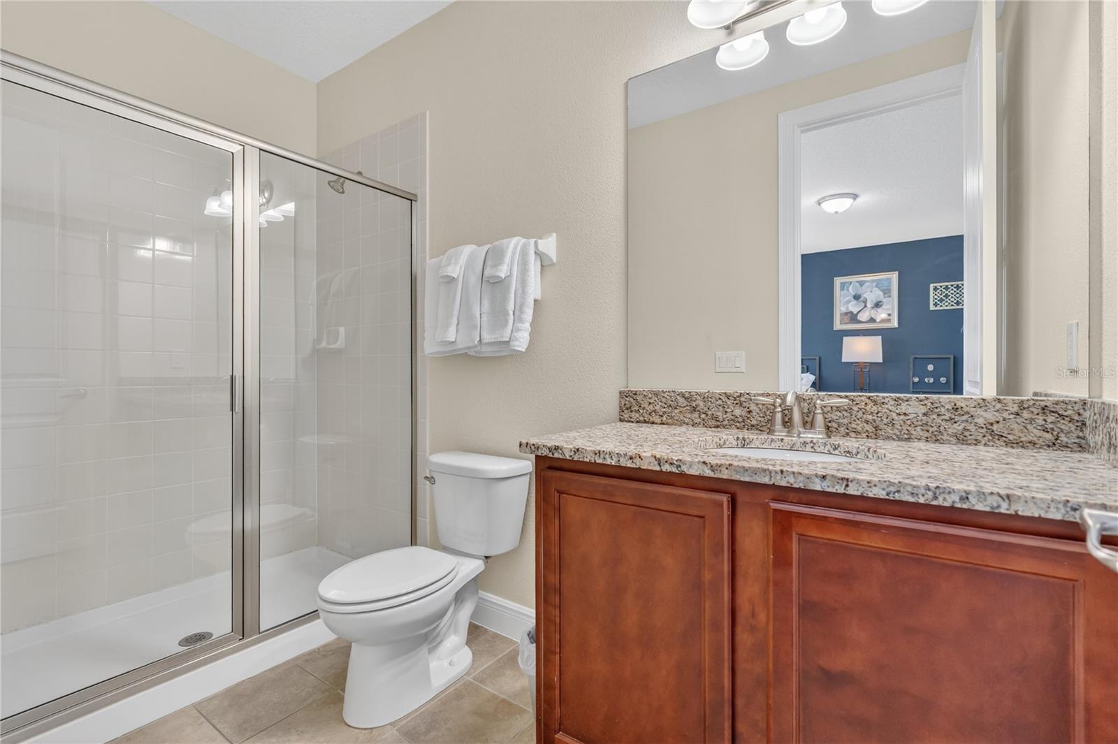 Ensuite to Bedroom 10 - 7639 WILMINGTON LOOP, KISSIMMEE