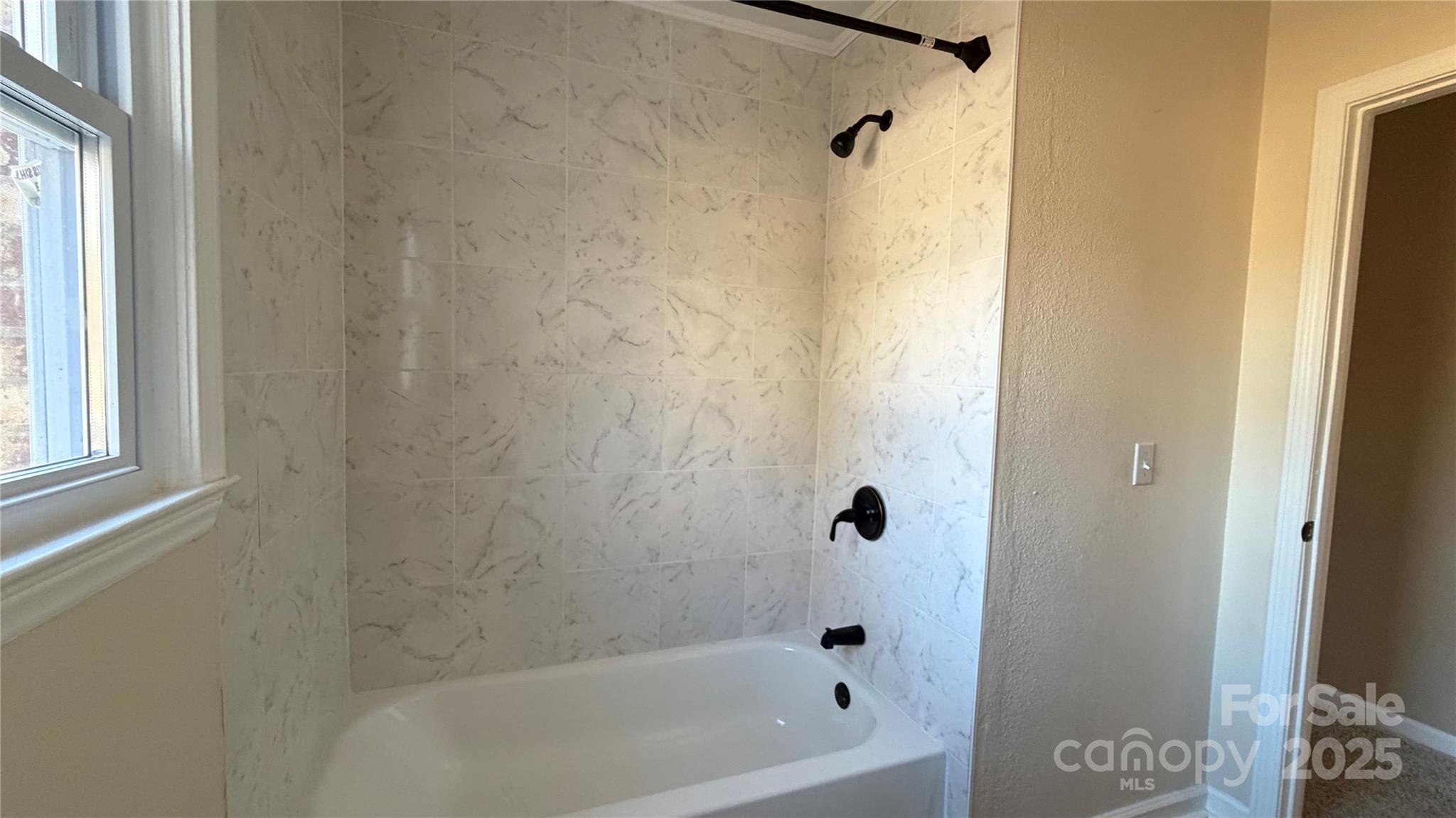 Single Family Residence at 513 Holly Street, Dallas, photo 9 of 23