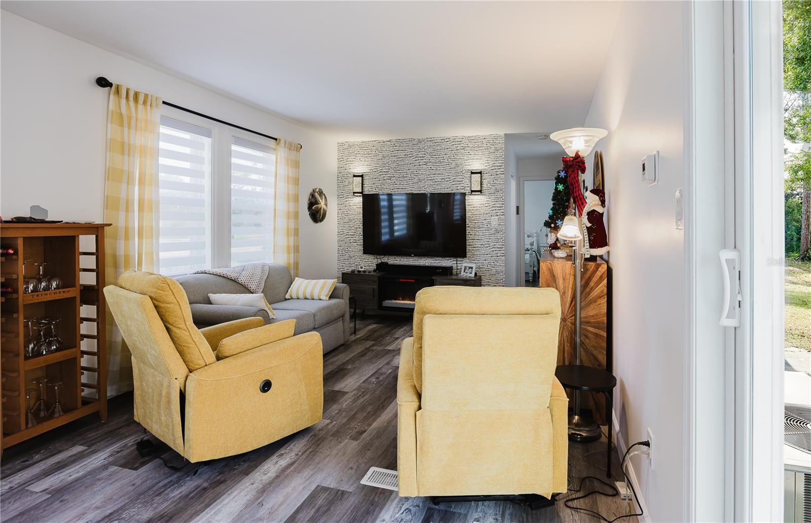 Mobile Home at 11296 OLIVE CIR, PUNTA GORDA, photo 6 of 54