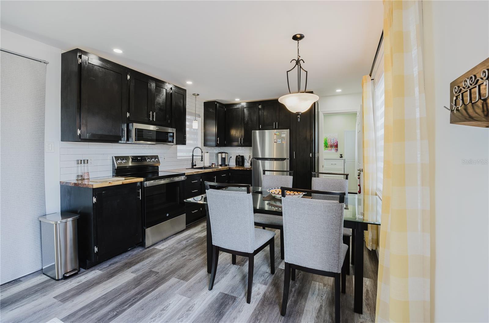 Mobile Home at 11296 OLIVE CIR, PUNTA GORDA, photo 9 of 54