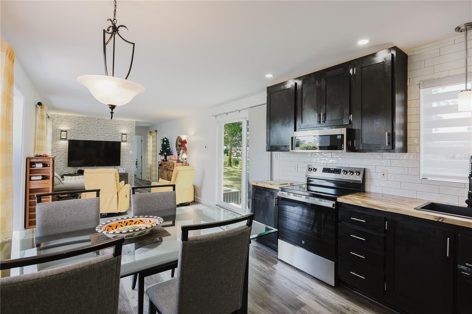 Mobile Home at 11296 OLIVE CIR, PUNTA GORDA, photo 11 of 54