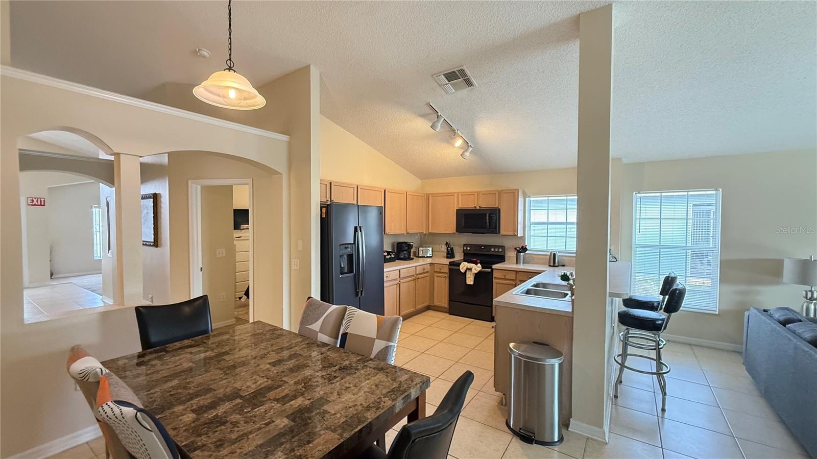 Single Family Residence at 7979 MAGNOLIA BEND CT, KISSIMMEE, photo 9 of 54