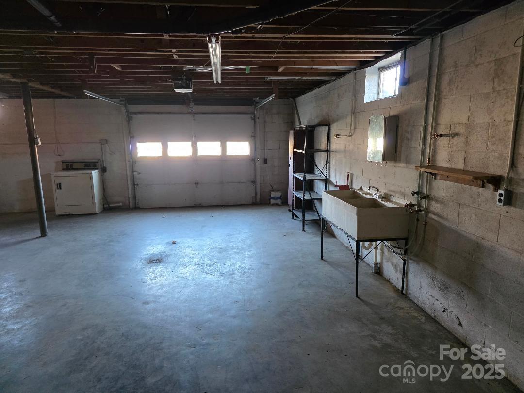 Garage door and drive in basement - 1375 E US Highway 19E Highway, Burnsville