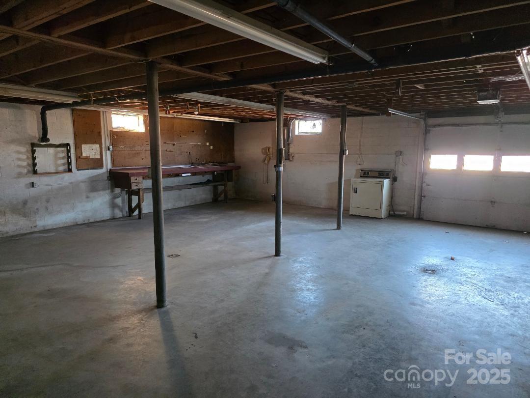 Workshop area in the basement - 1375 E US Highway 19E Highway, Burnsville