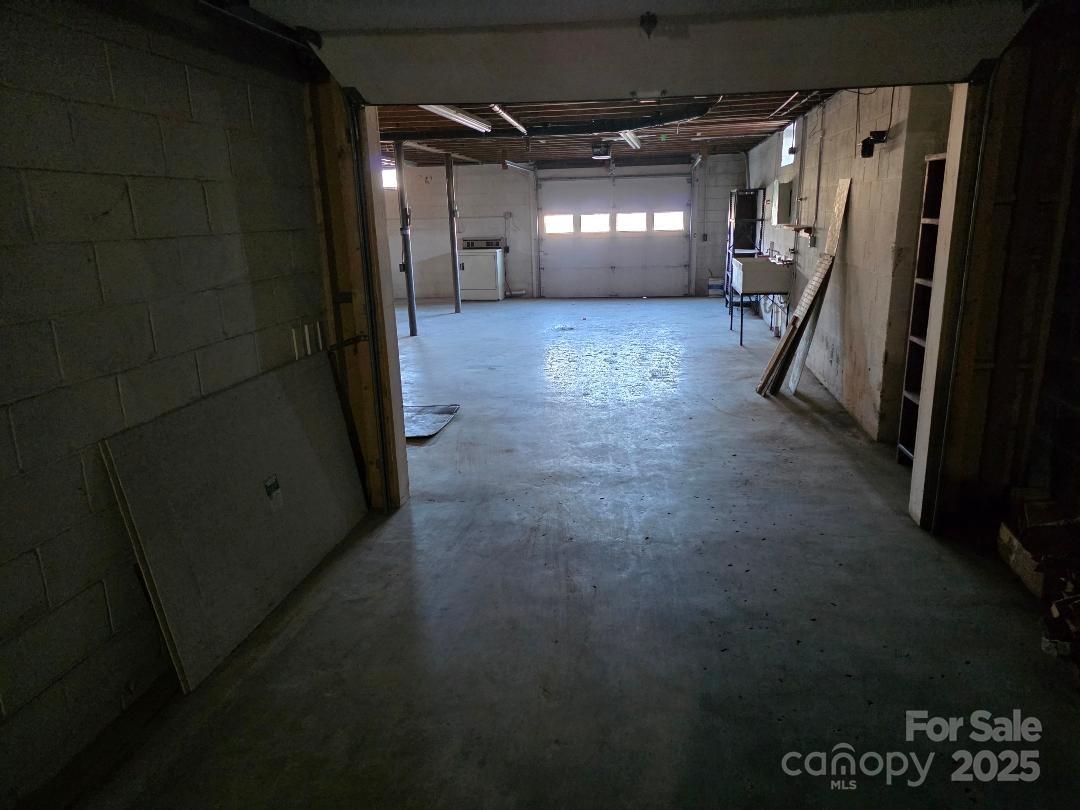 Basement - 1375 E US Highway 19E Highway, Burnsville