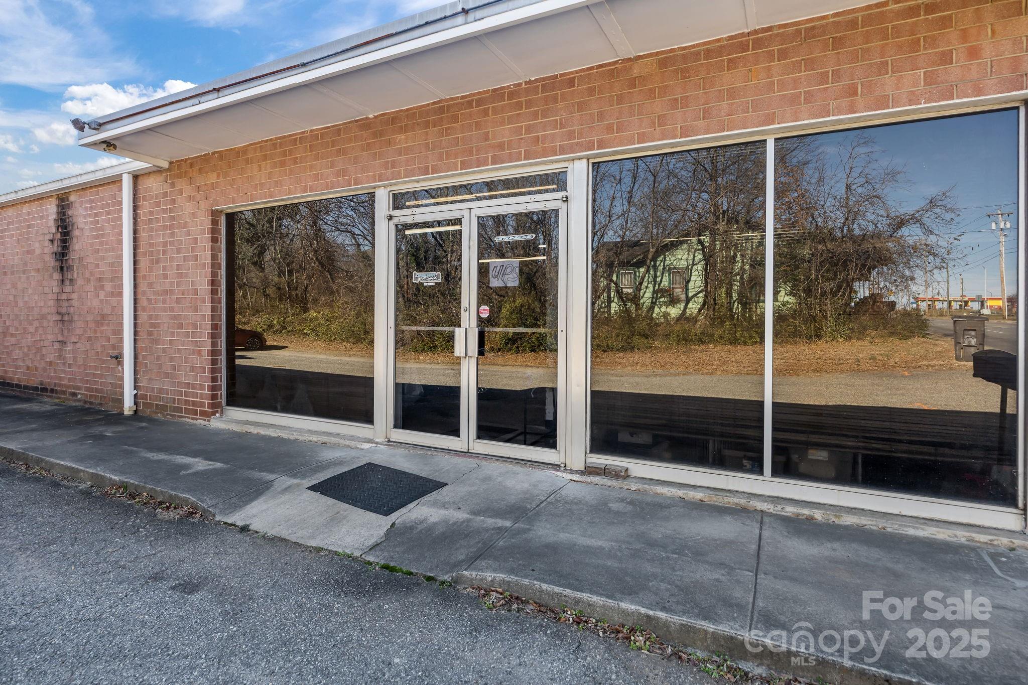 Automotive at 935 Shelton Avenue, Statesville, photo 2 of 45