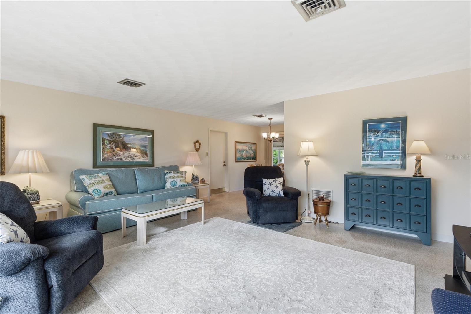 LIVING ROOM - BRIGHT & CHEERY. - 2050 OYSTER CREEK DR, ENGLEWOOD