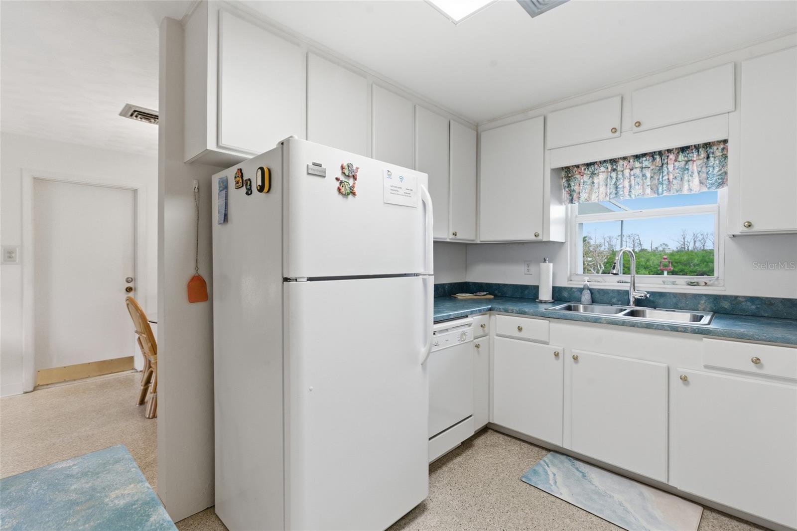 KITCHEN - 2050 OYSTER CREEK DR, ENGLEWOOD