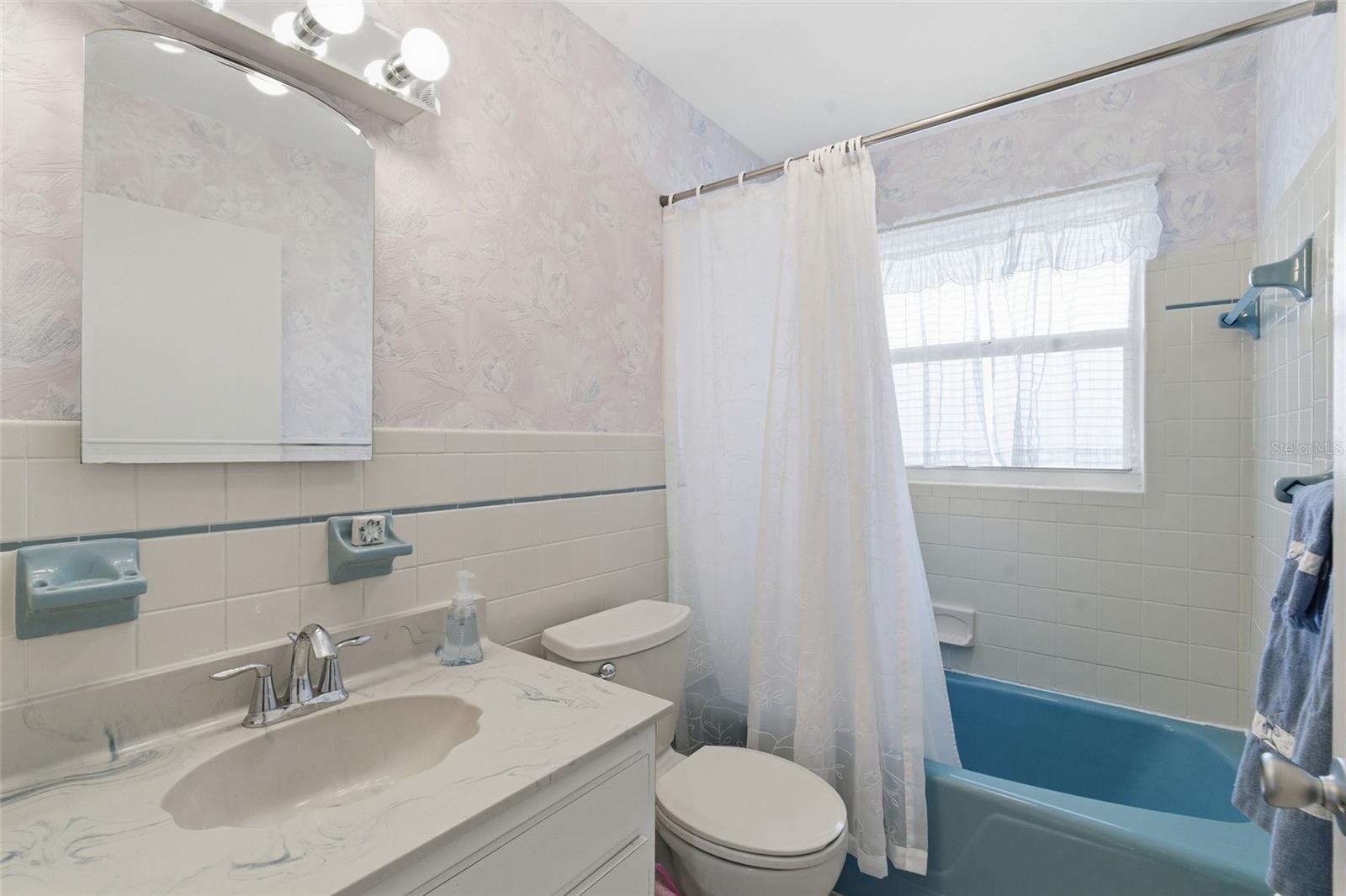 GUEST BATHROOM - 2050 OYSTER CREEK DR, ENGLEWOOD