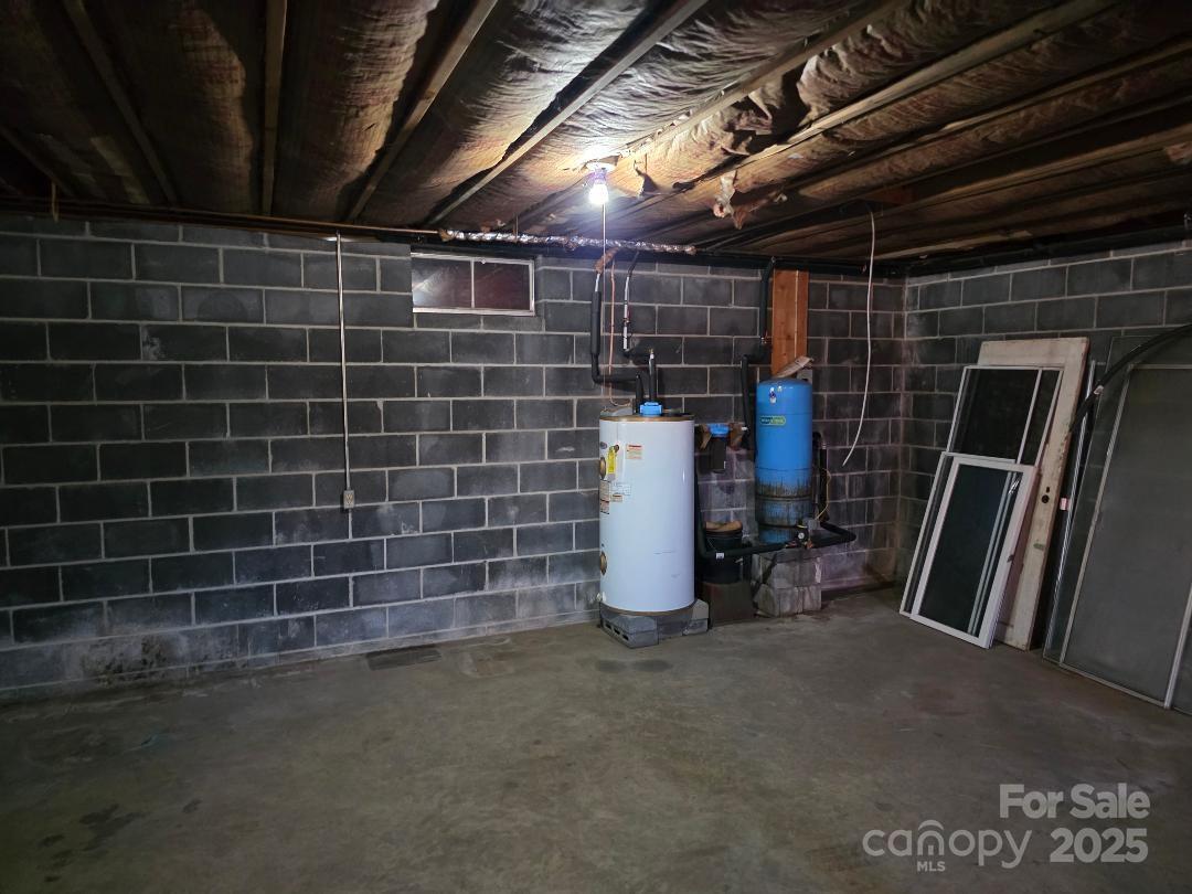 Hot water heater and pressure tank - 1375 E US Highway 19E Highway, Burnsville