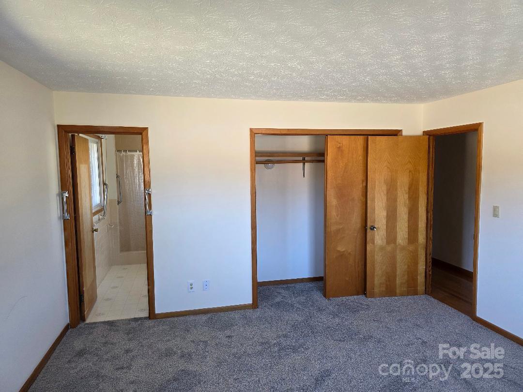 Primary bedroom - 1375 E US Highway 19E Highway, Burnsville