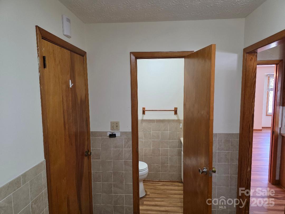 Half bathroom in mud/laundry room - 1375 E US Highway 19E Highway, Burnsville