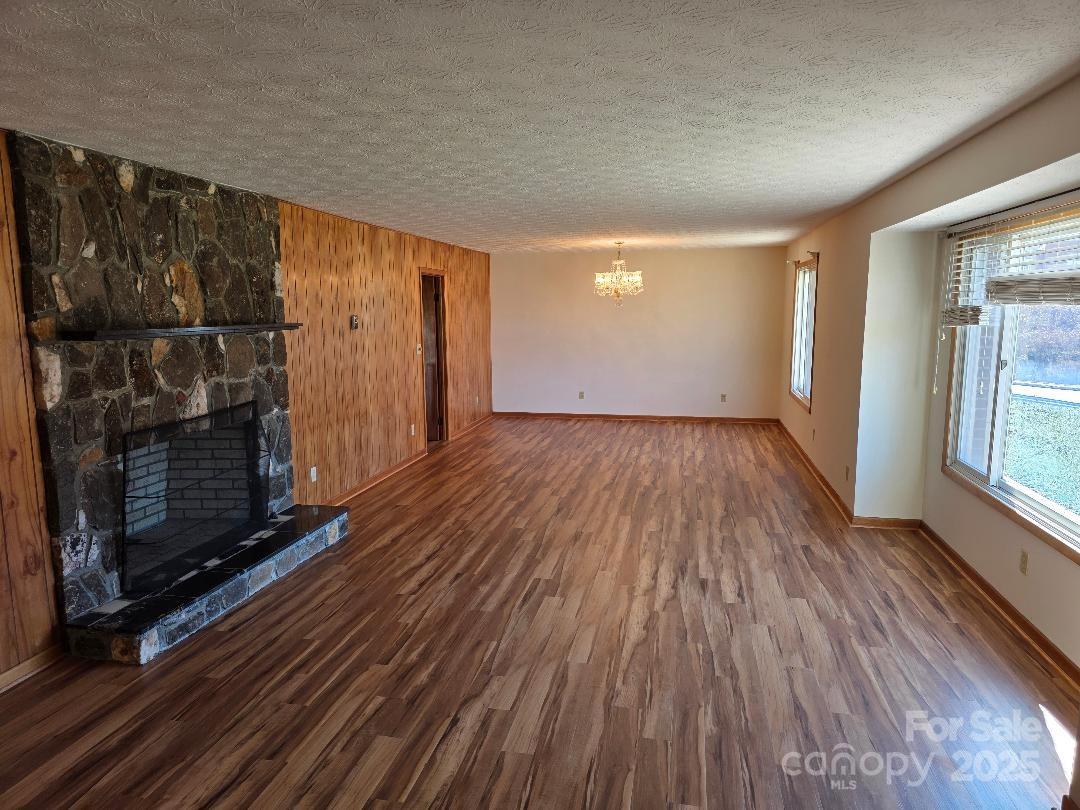 Living room and dining room - 1375 E US Highway 19E Highway, Burnsville