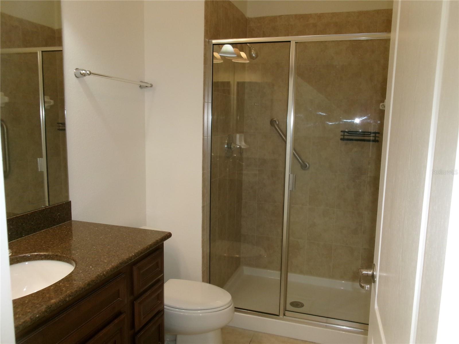 First floor full bathroom - 8969 MAJESTY PALM RD, KISSIMMEE