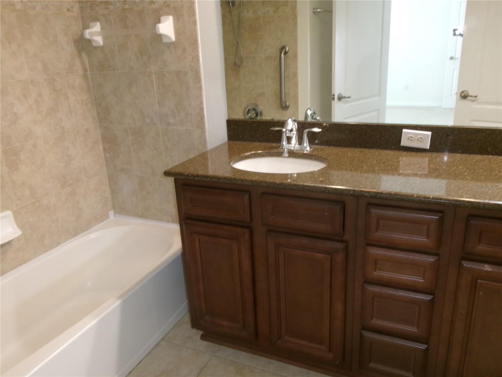 Master bathroom - 8969 MAJESTY PALM RD, KISSIMMEE