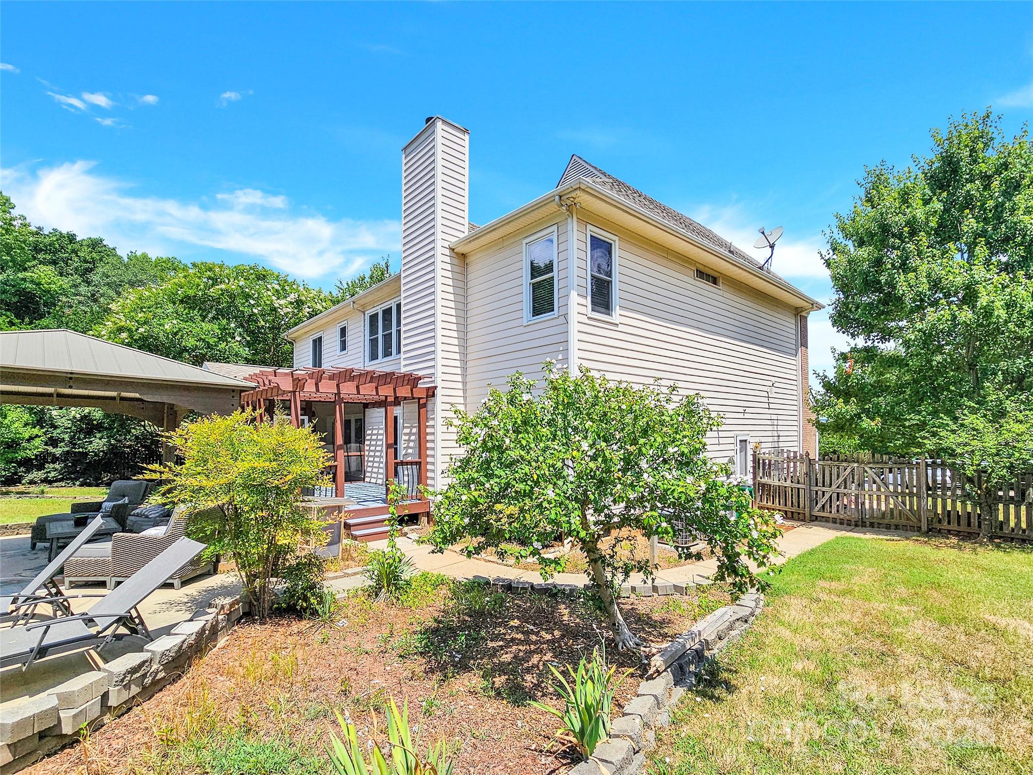 Single Family Residence at 8534 Headford Road, Charlotte, photo 2 of 48