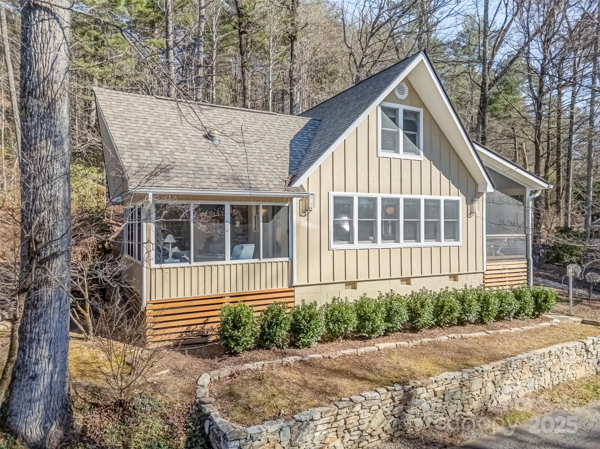 Single Family Residence at 40 Toxaway Landing Drive, Lake Toxaway, photo 5 of 40