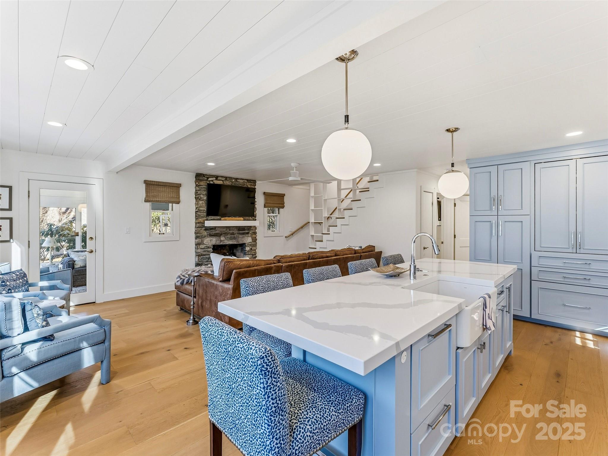 Single Family Residence at 40 Toxaway Landing Drive, Lake Toxaway, photo 10 of 40