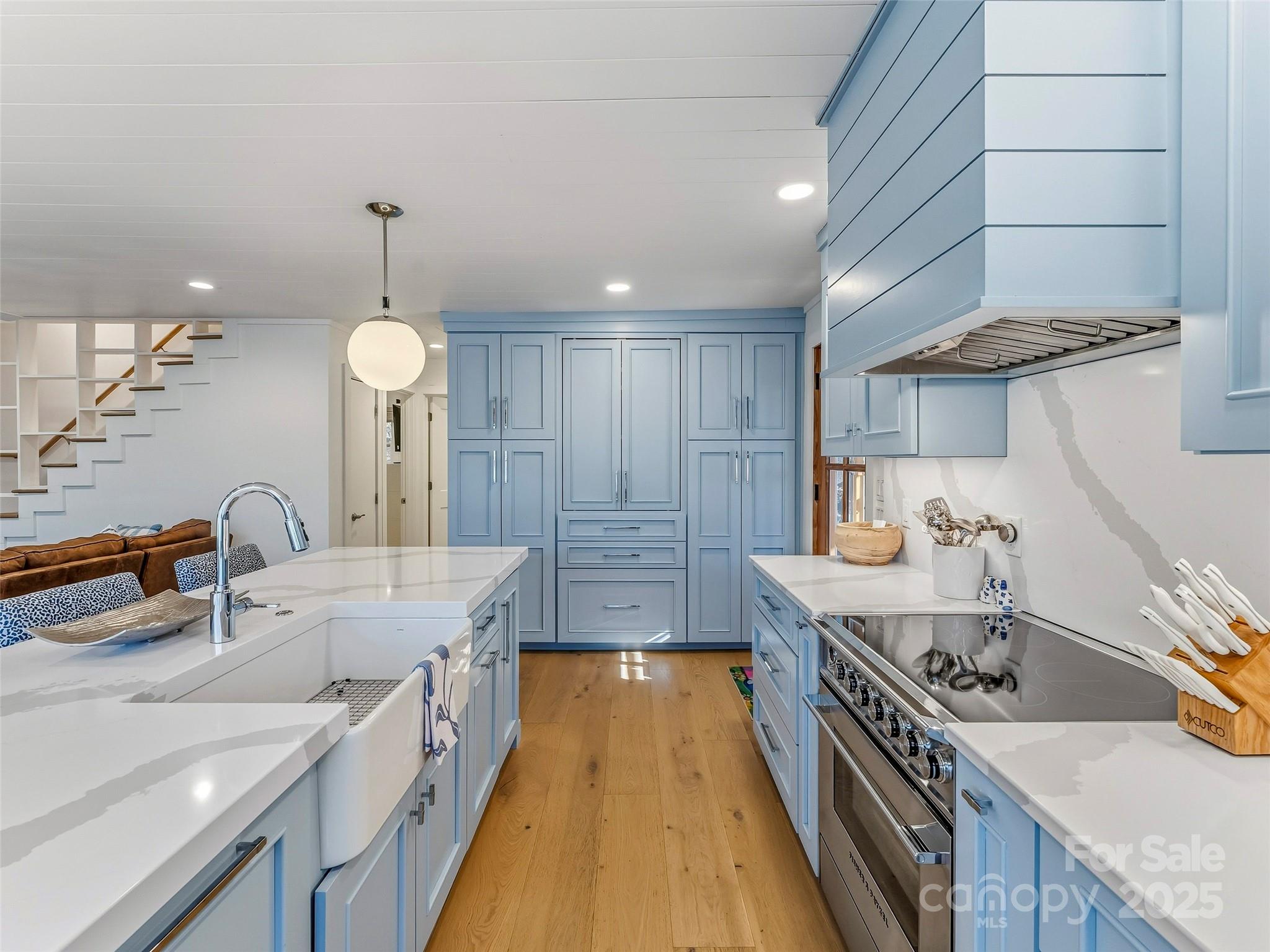 Single Family Residence at 40 Toxaway Landing Drive, Lake Toxaway, photo 11 of 40
