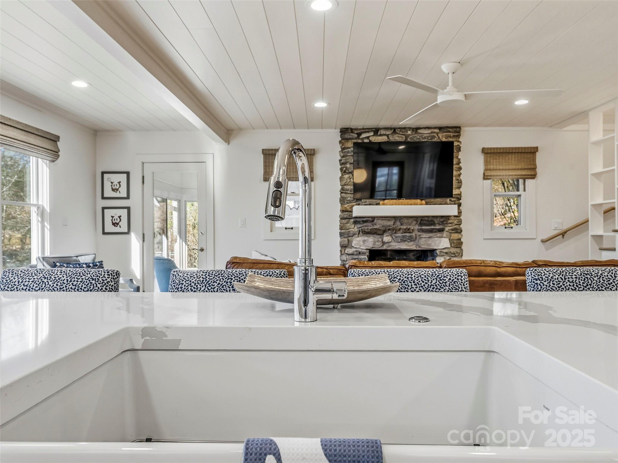 Single Family Residence at 40 Toxaway Landing Drive, Lake Toxaway, photo 15 of 40