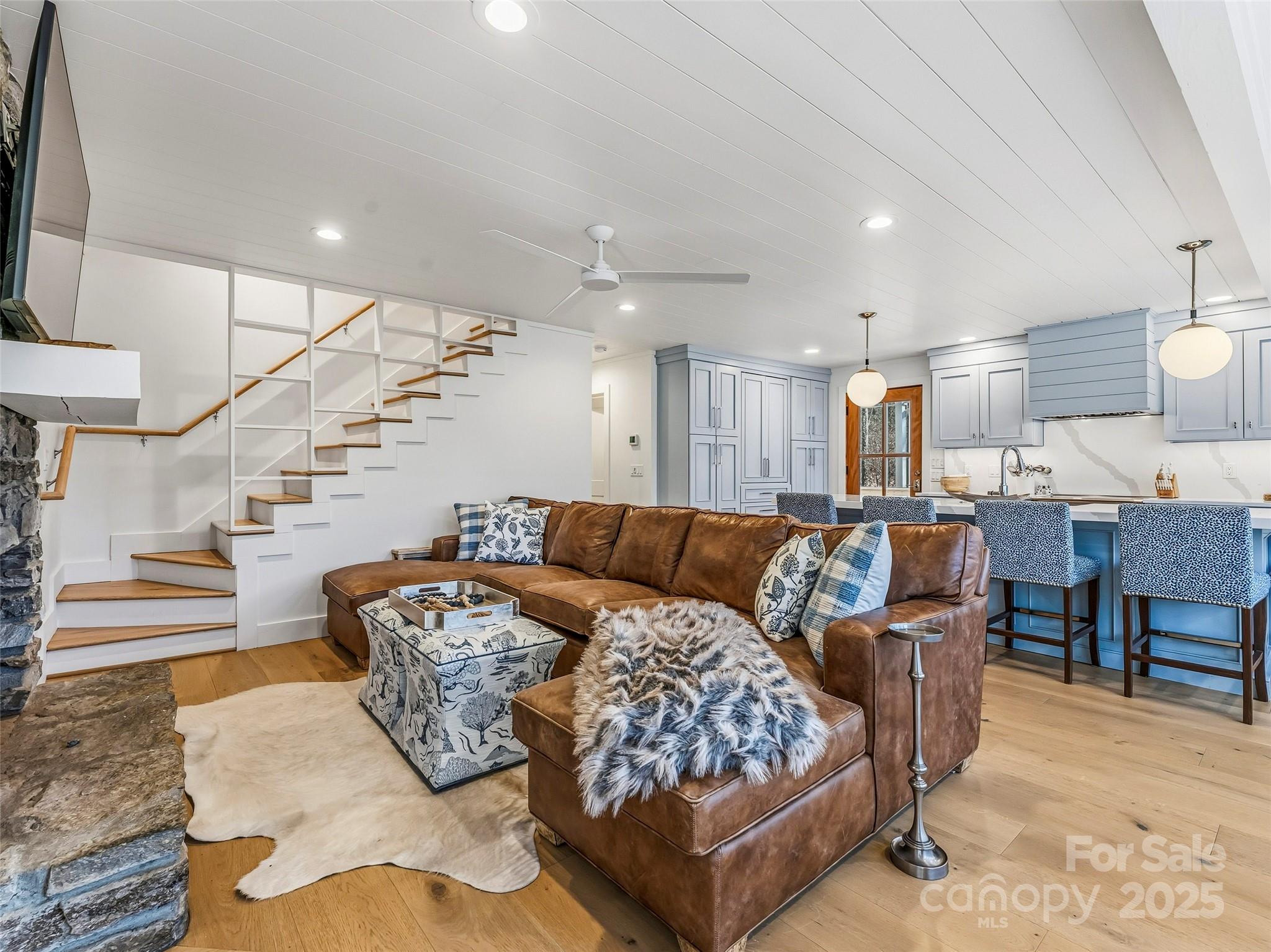 Single Family Residence at 40 Toxaway Landing Drive, Lake Toxaway, photo 18 of 40