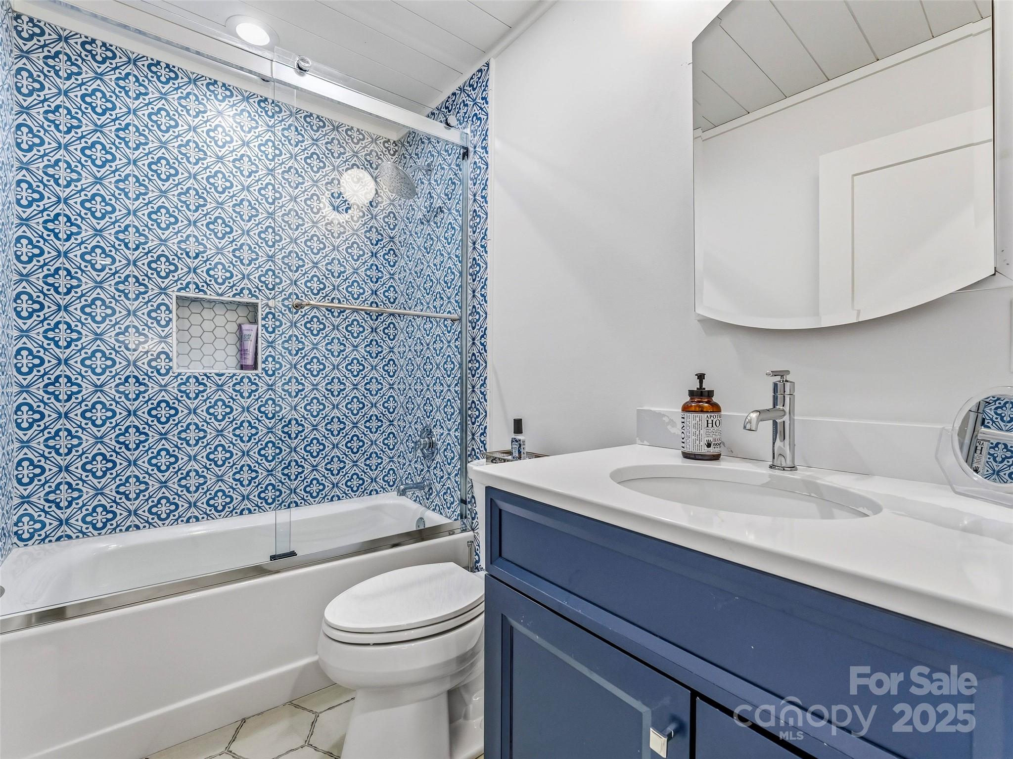 Single Family Residence at 40 Toxaway Landing Drive, Lake Toxaway, photo 22 of 40