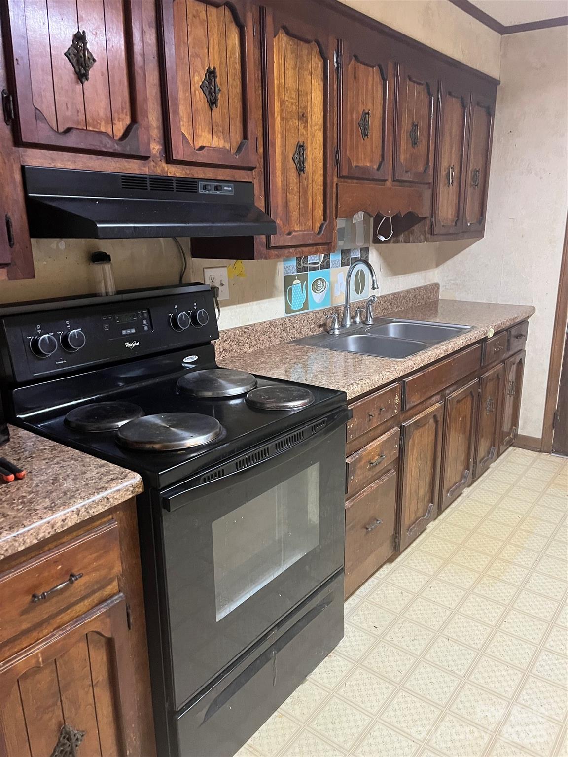 Single Family Residence at 206 E Catawba Drive, Mount Holly, photo 2 of 18