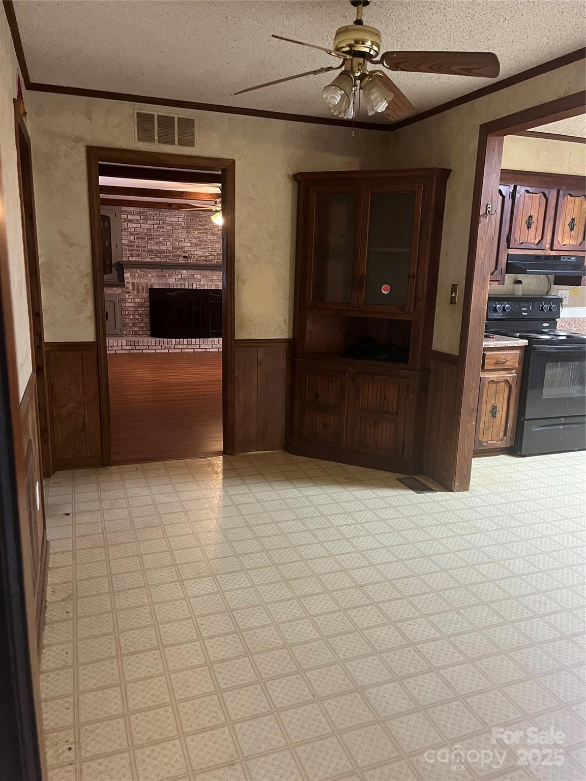 Single Family Residence at 206 E Catawba Drive, Mount Holly, photo 3 of 18