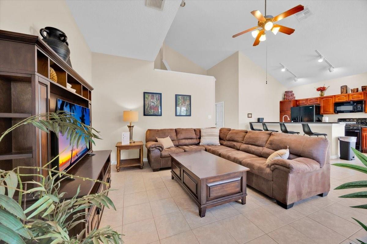 Single Family Residence at 8023 ACADIA ESTATES CT, KISSIMMEE, photo 13 of 37