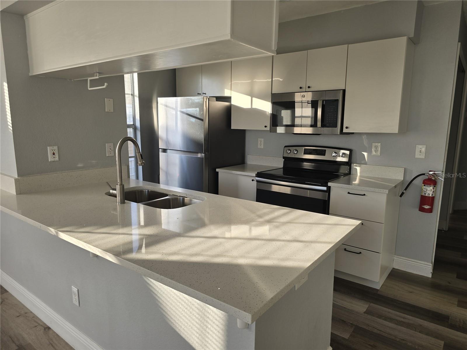 Kitchen - 2494 SWEETWATER CLUB CIR #52, KISSIMMEE