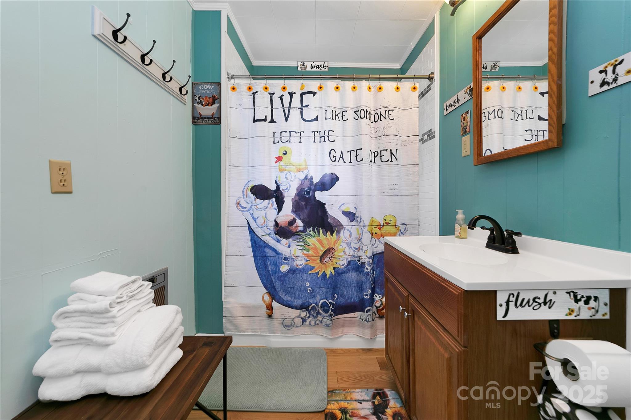 The front bedroom suites' bathroom is also adorned with adorable heifers at every turn! - 626 Fairview Loop, Hot Springs